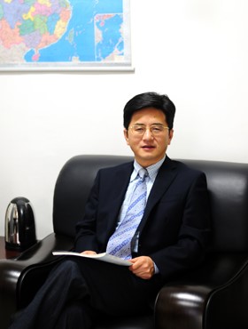 主任:张文学教授
